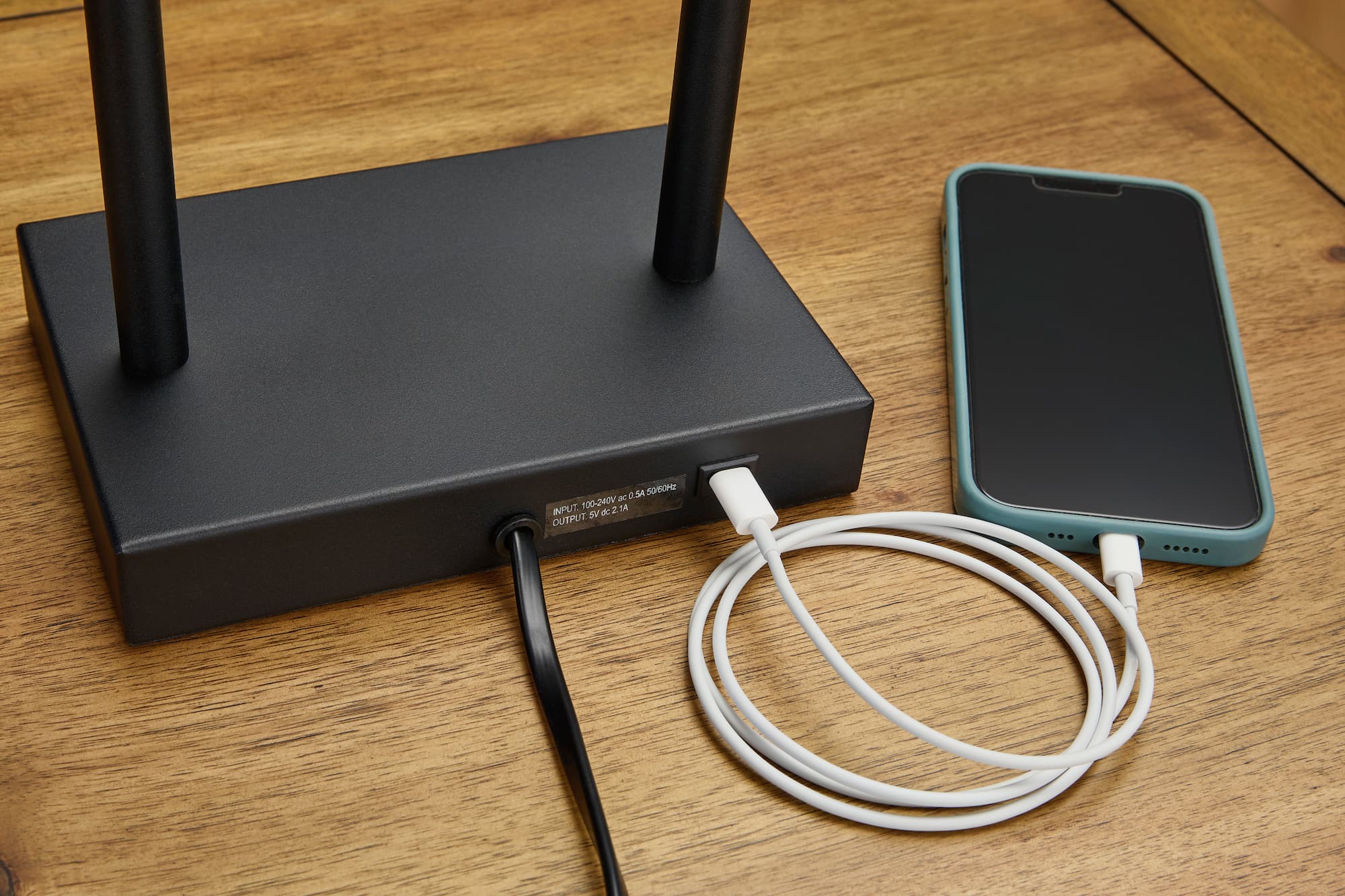 Brookthrone - настольная лампа 