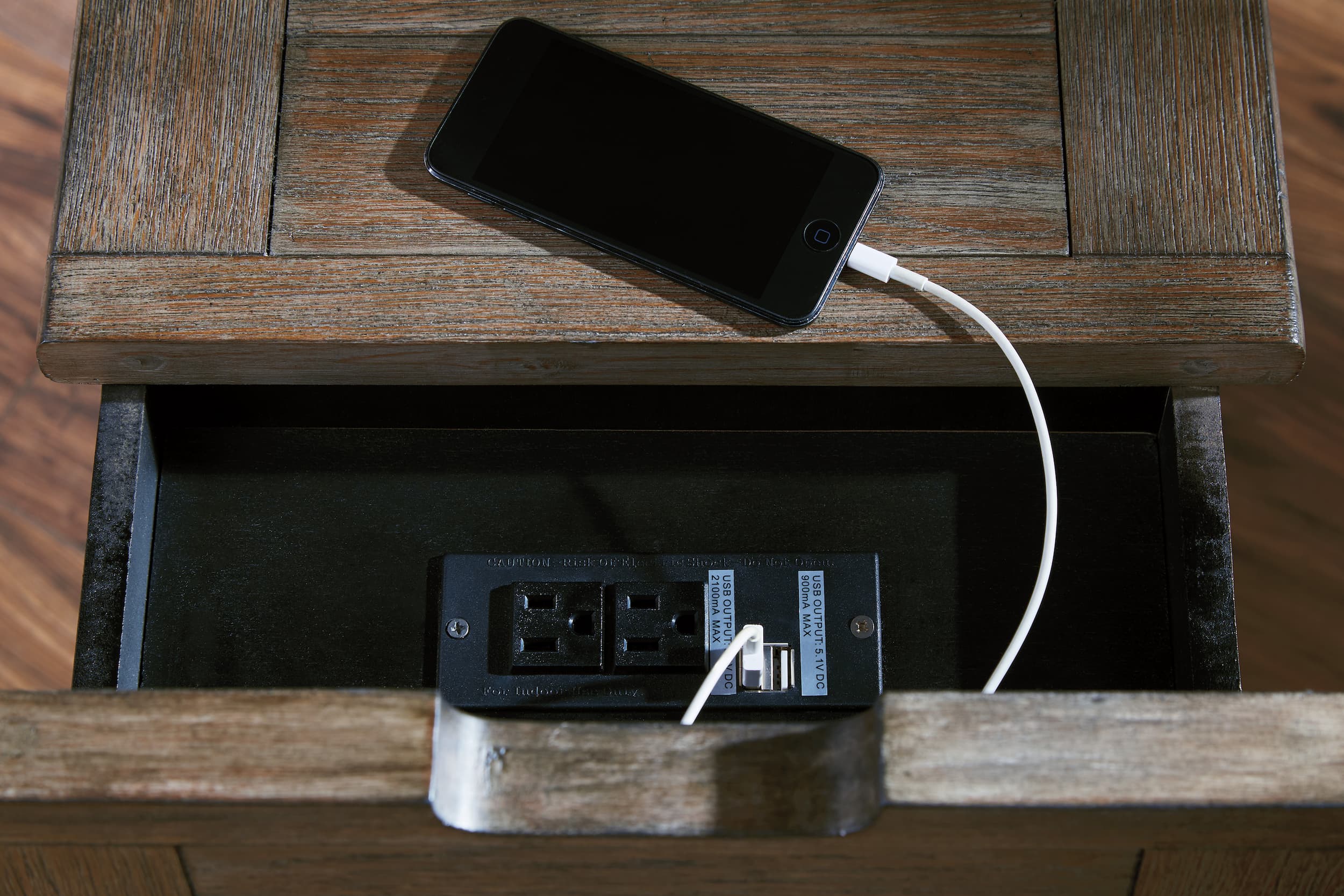 Tyler Creek - придиванный столик (узкий)