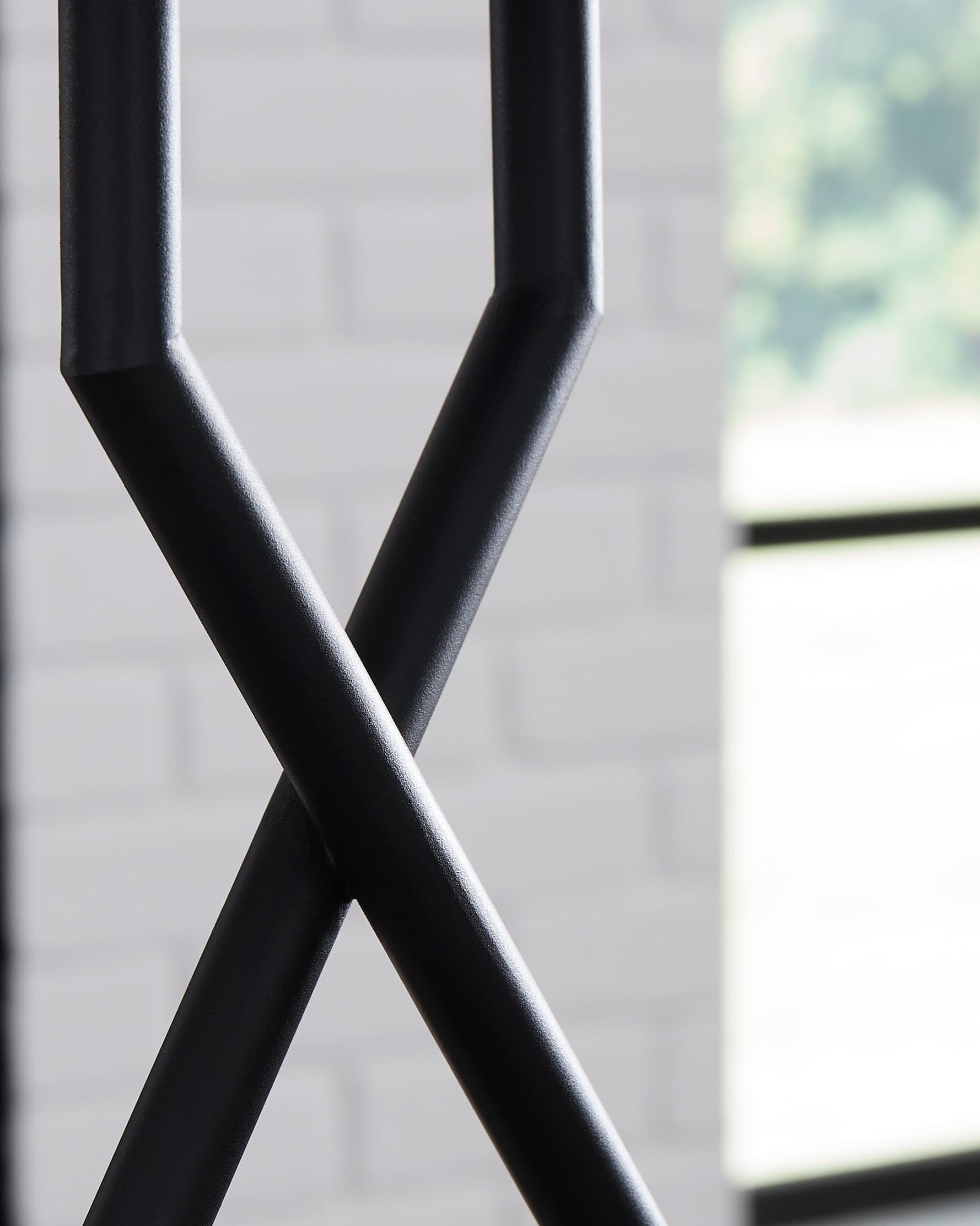 Brookthrone - настольная лампа 