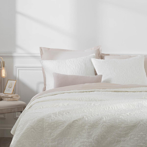 131644A Кремовое покрывало и 2 наволочки