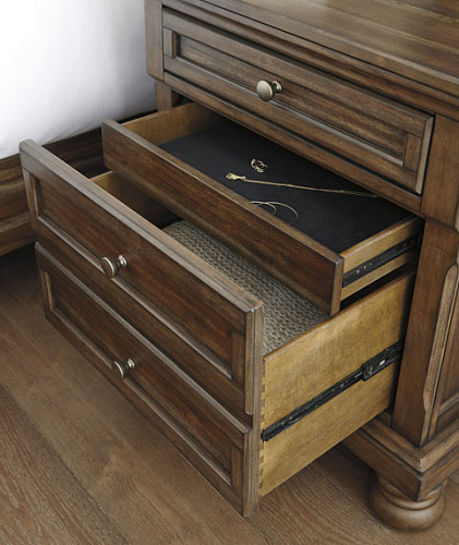 Flynnter bedside table